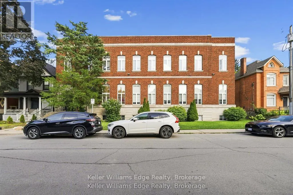 1D - 73 GARFIELD AVENUE S #1D