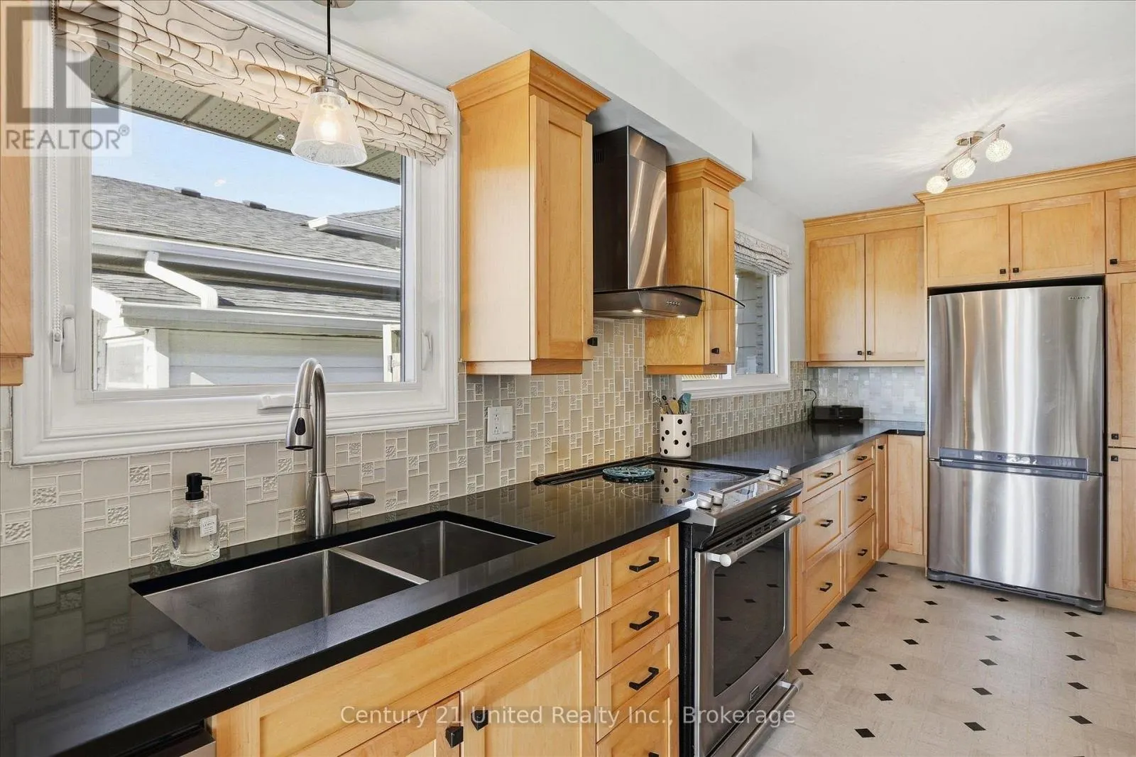 898 SYDENHAM ROAD