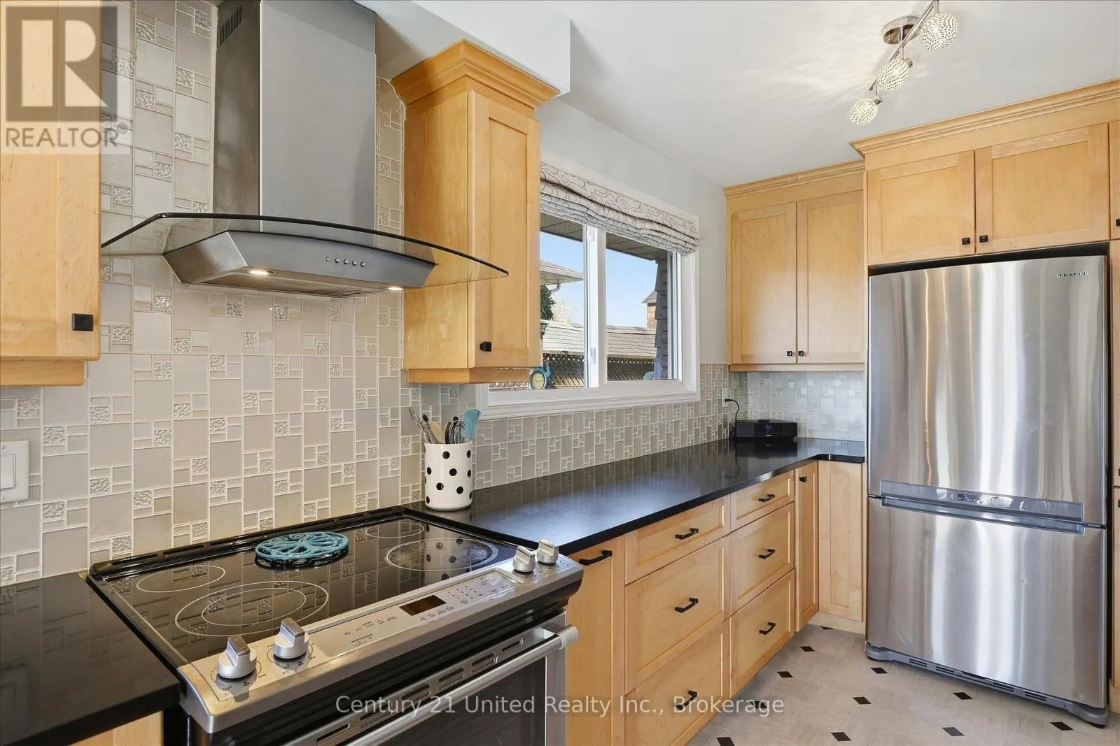 898 SYDENHAM ROAD