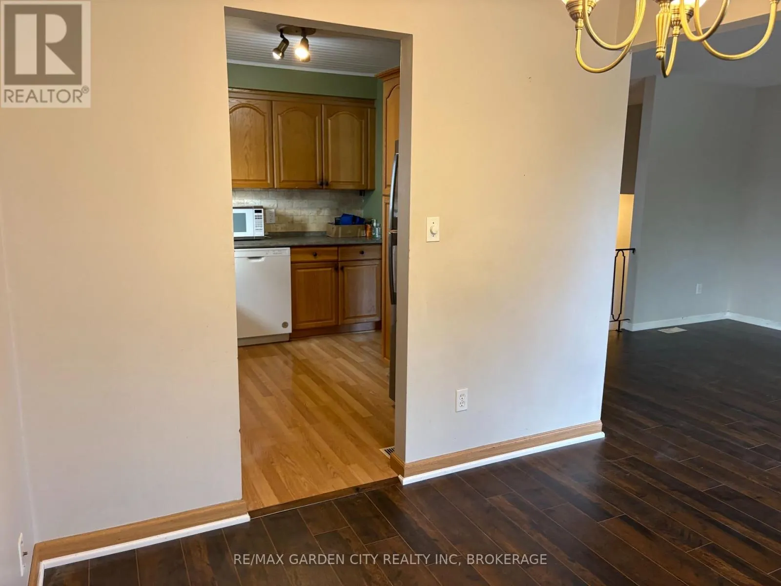 UPPER - 9 STONEGATE DRIVE #Upper
