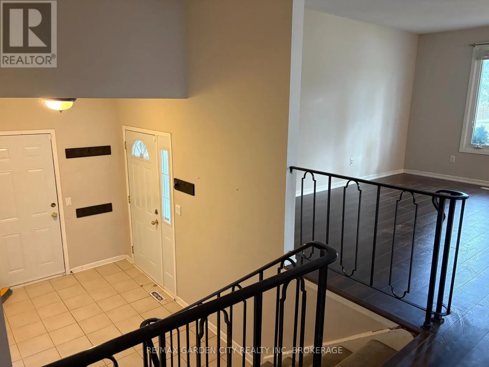 UPPER - 9 STONEGATE DRIVE #Upper