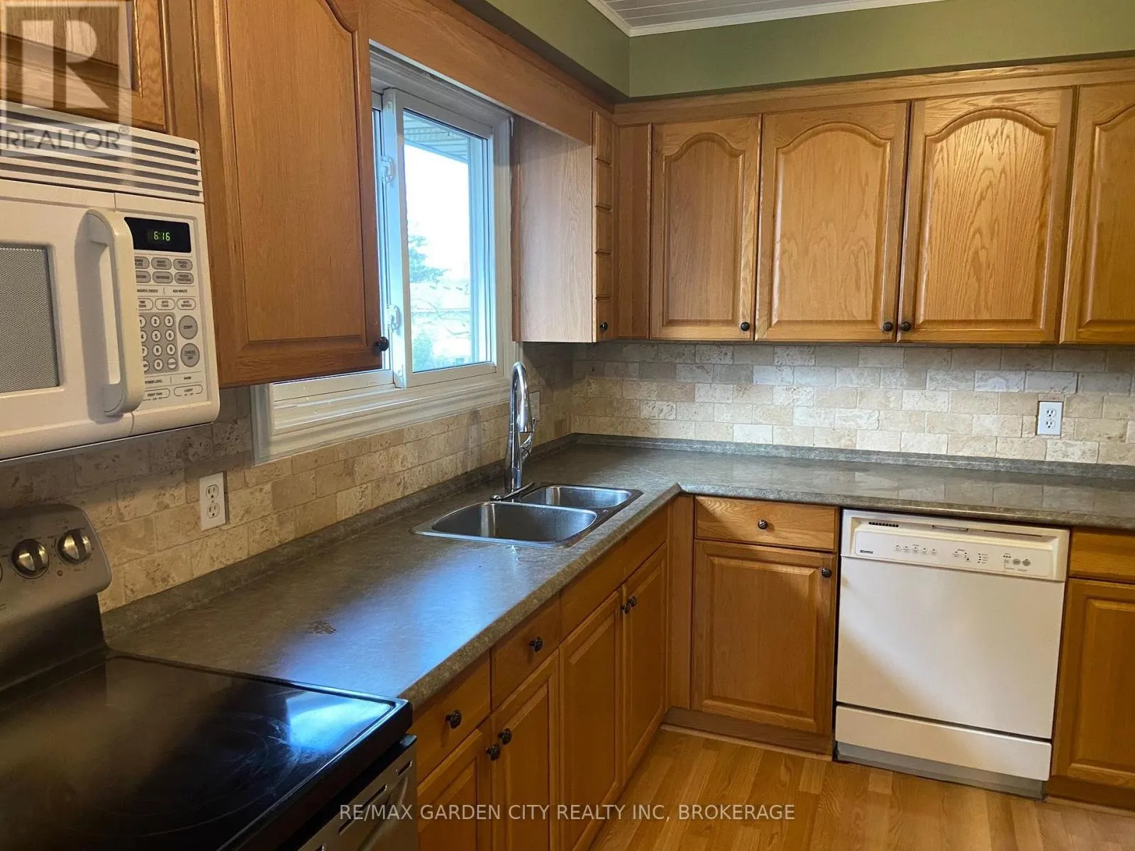 UPPER - 9 STONEGATE DRIVE #Upper
