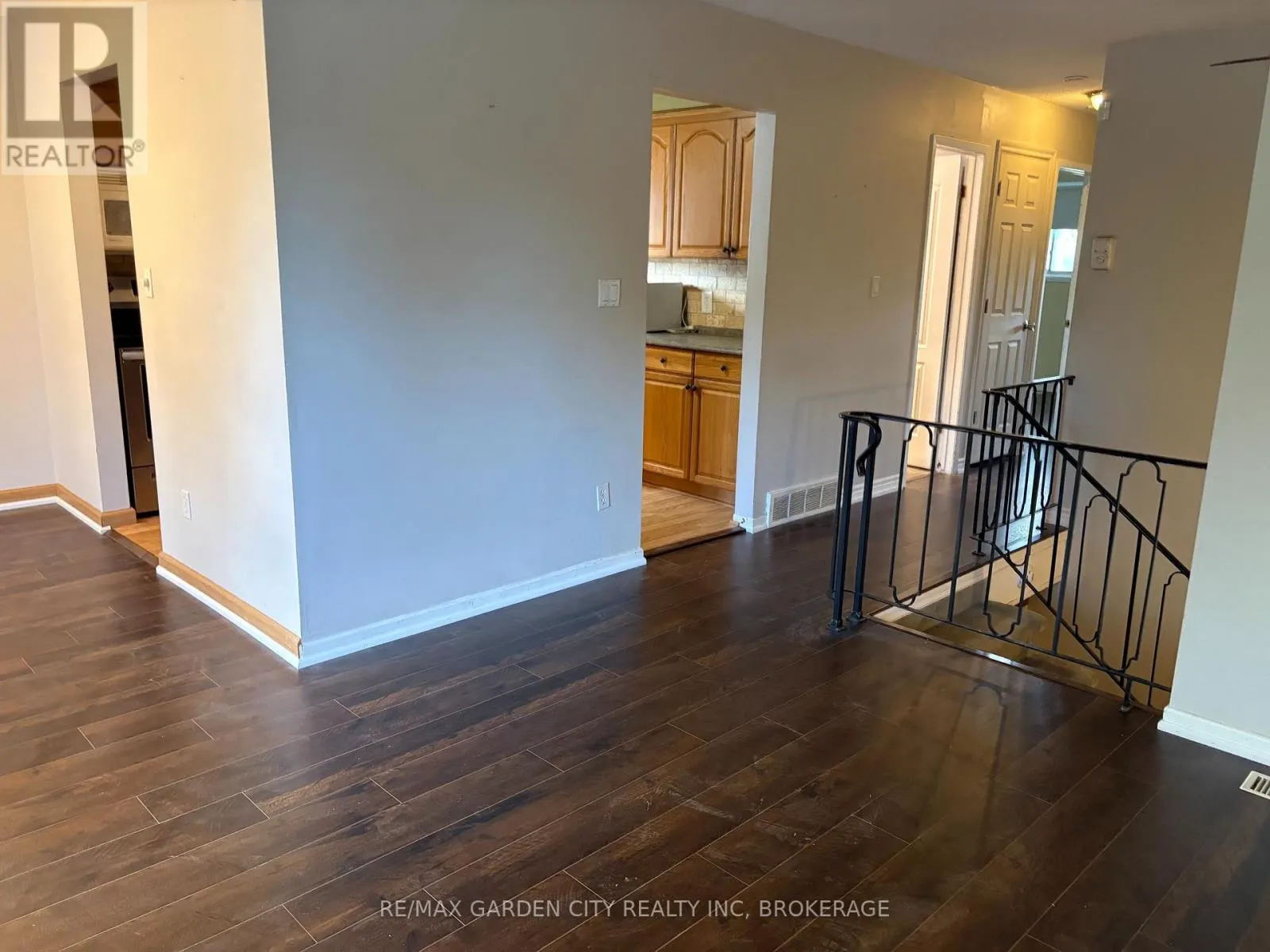UPPER - 9 STONEGATE DRIVE #Upper