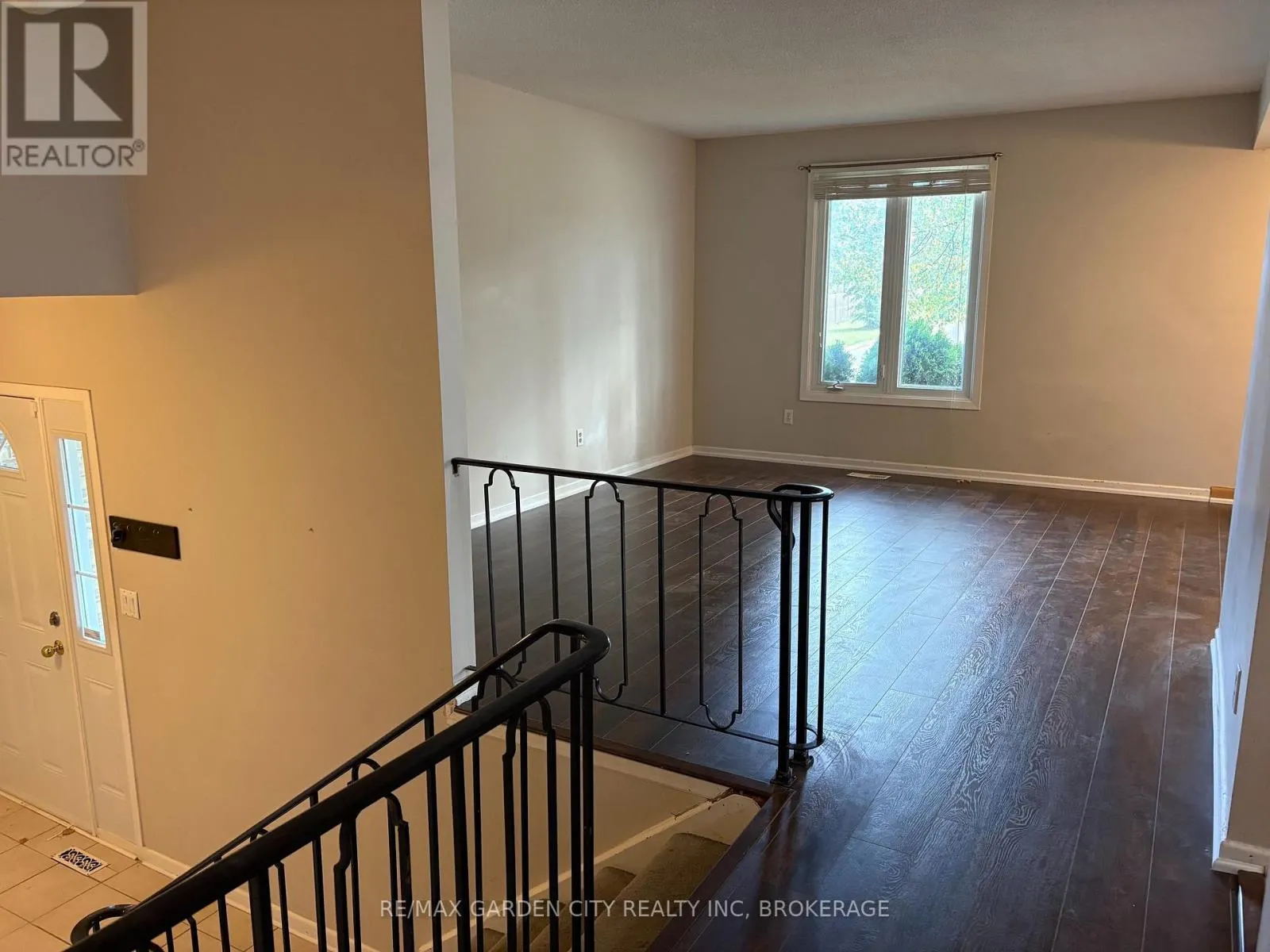 UPPER - 9 STONEGATE DRIVE #Upper