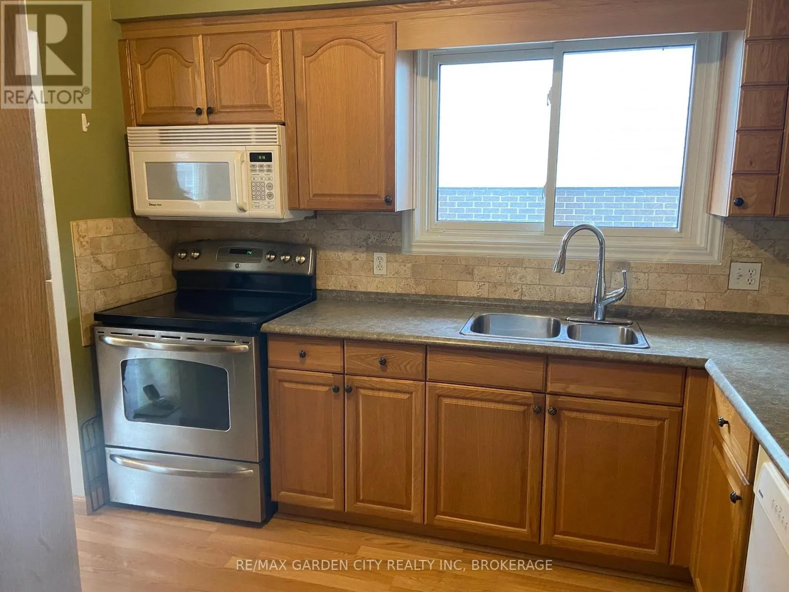 UPPER - 9 STONEGATE DRIVE #Upper