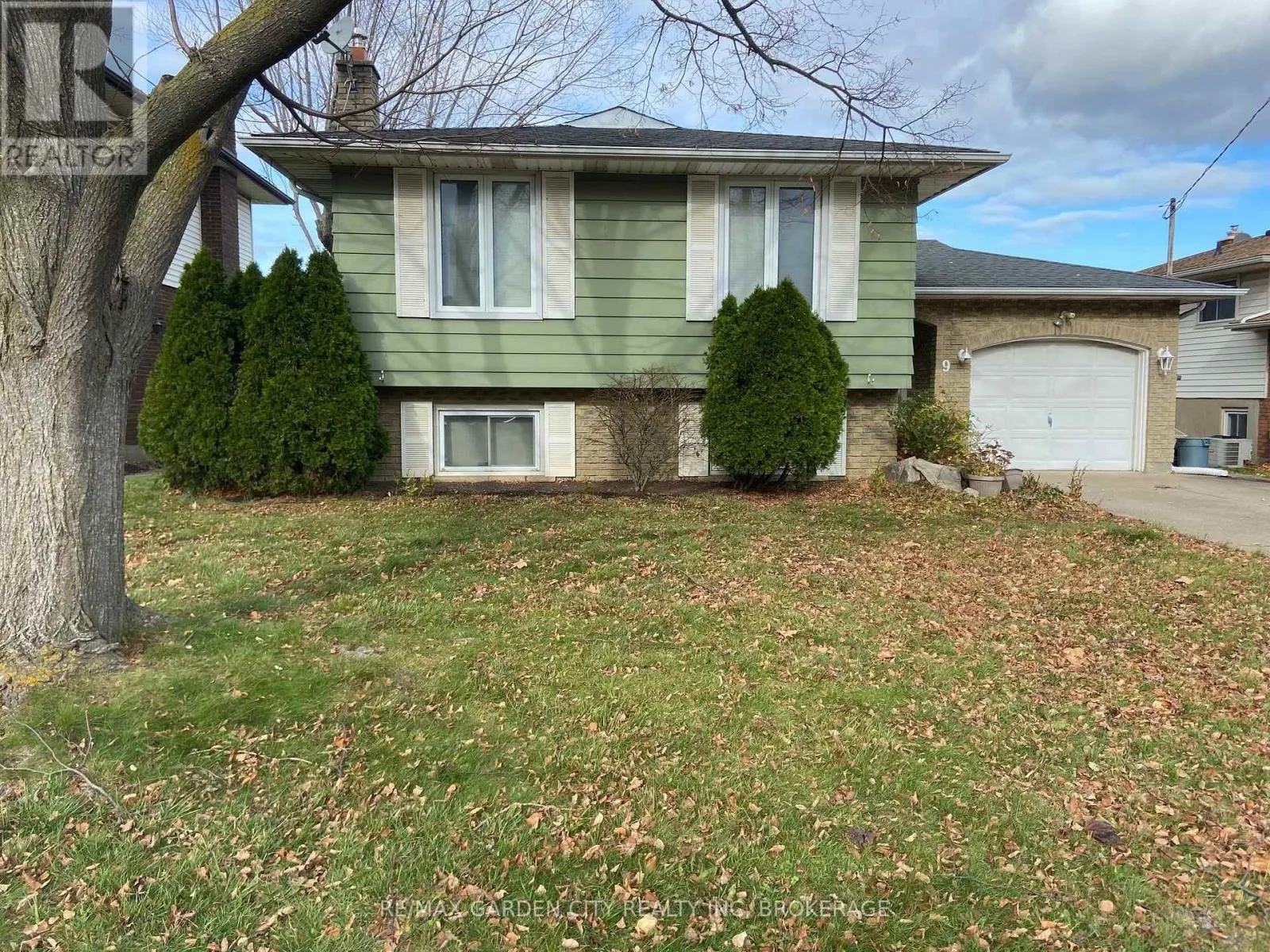 UPPER - 9 STONEGATE DRIVE #Upper