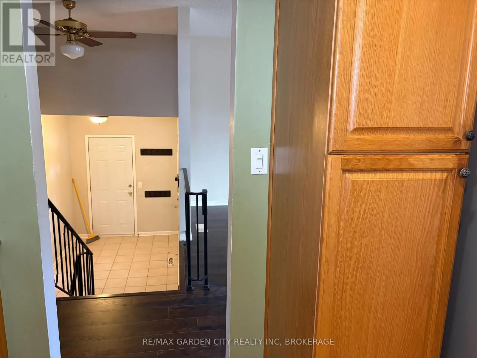 UPPER - 9 STONEGATE DRIVE #Upper