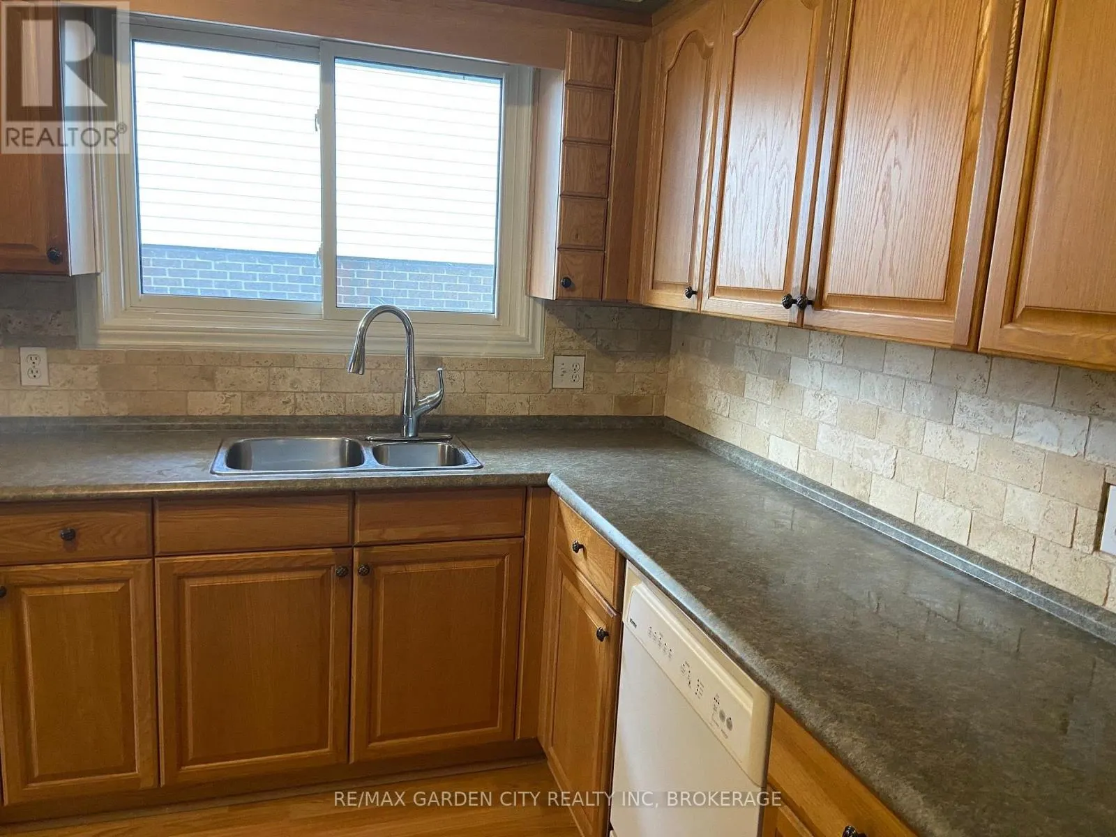 UPPER - 9 STONEGATE DRIVE #Upper