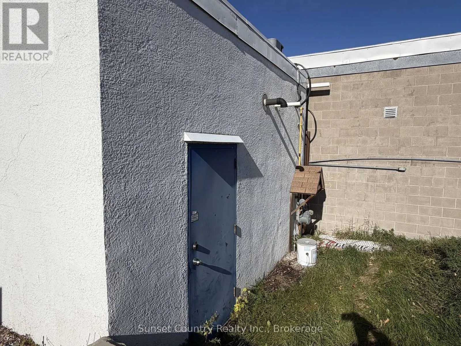 51 WHYTE AVENUE
