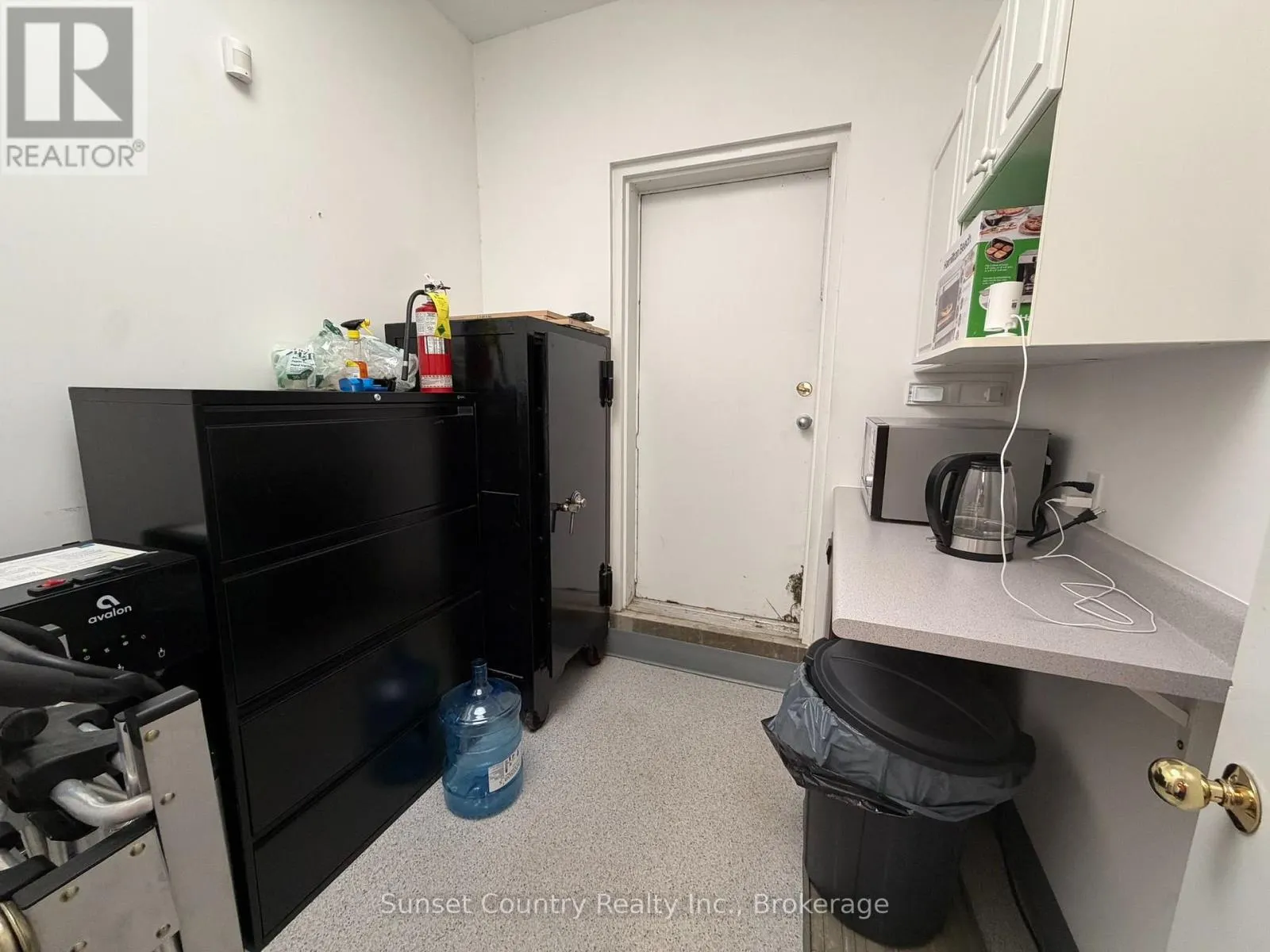 51 WHYTE AVENUE