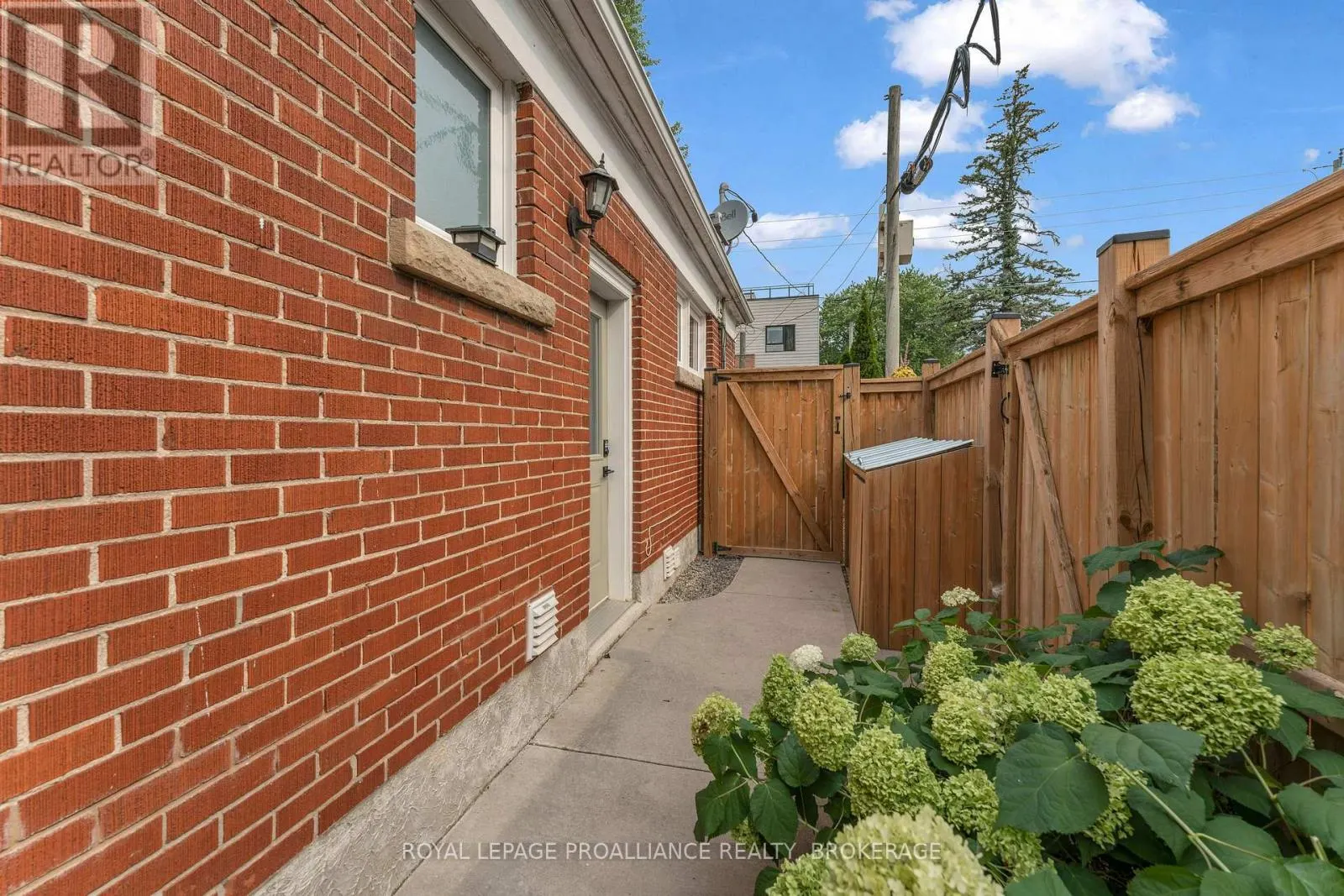 640 BROCK STREET