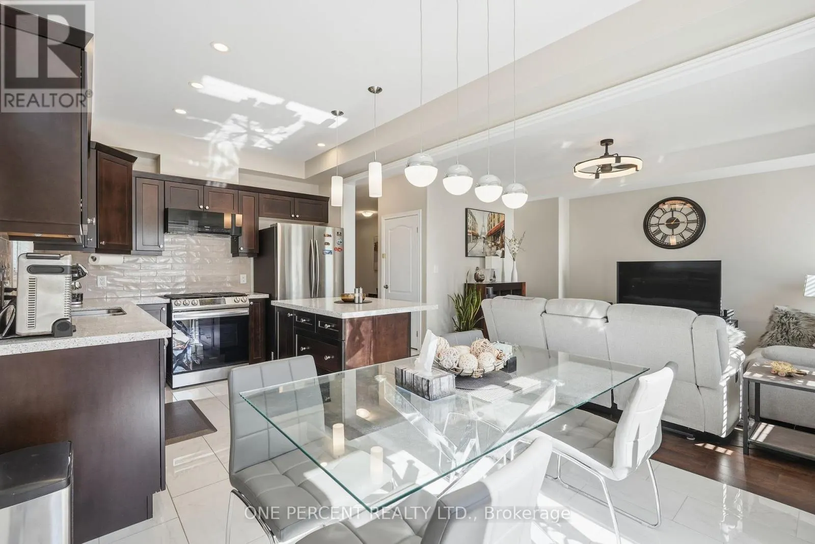 71 LAURENT AVENUE