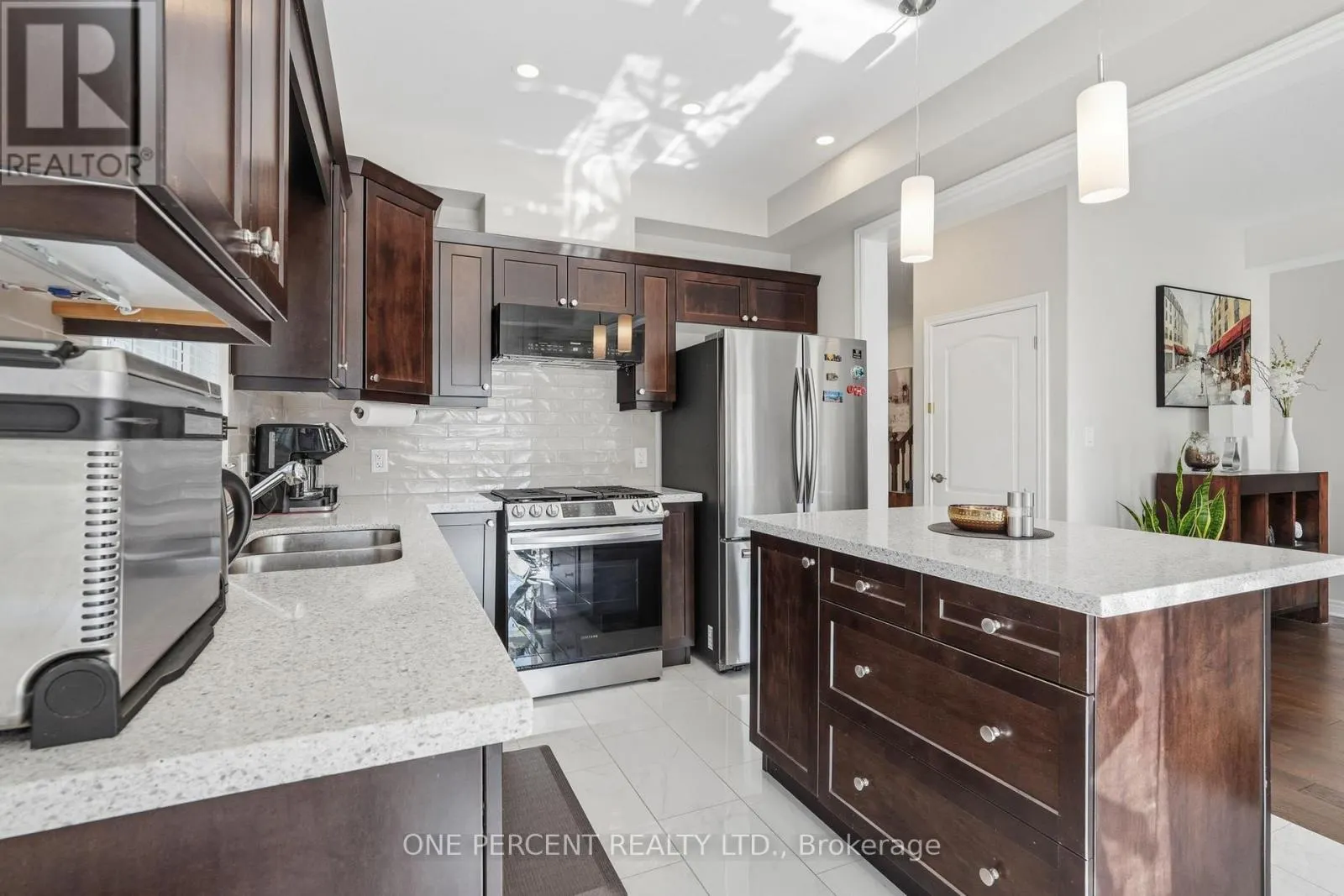 71 LAURENT AVENUE