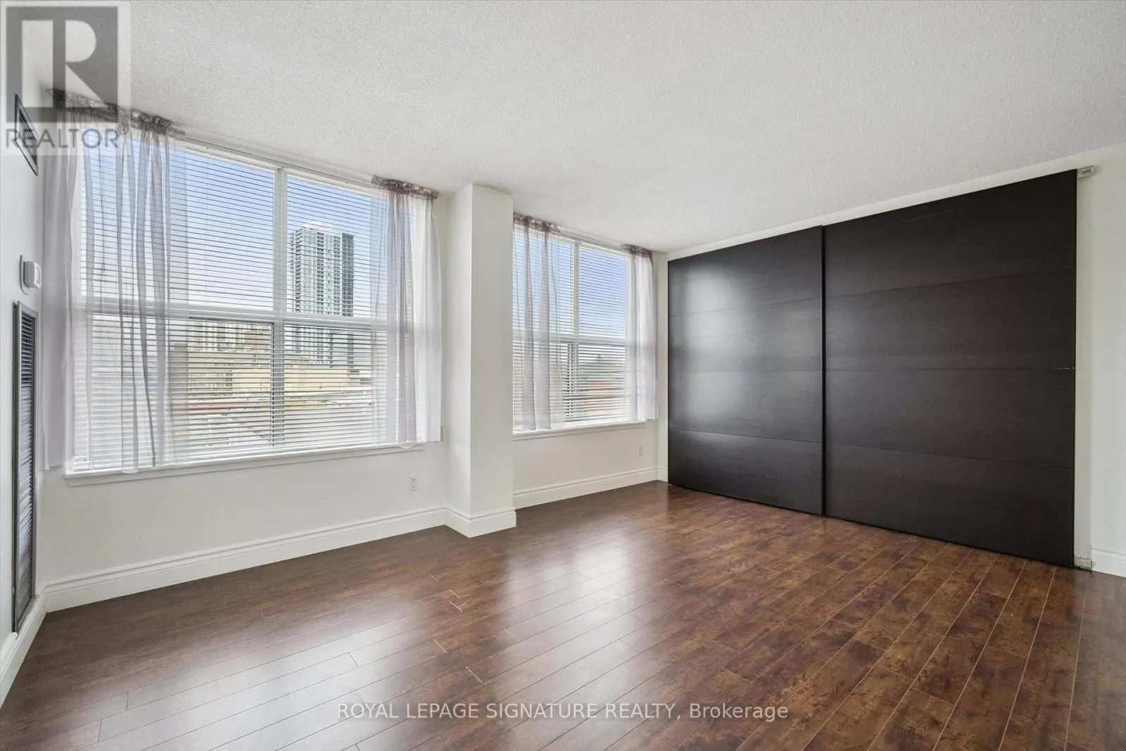 401 - 150 QUEEN STREET S