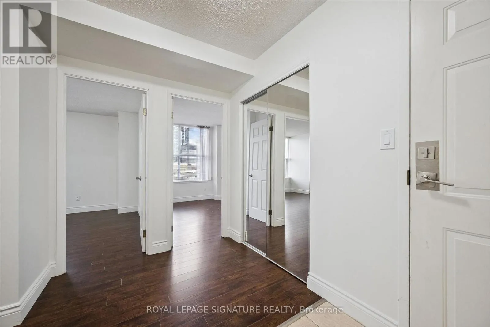 401 - 150 QUEEN STREET S