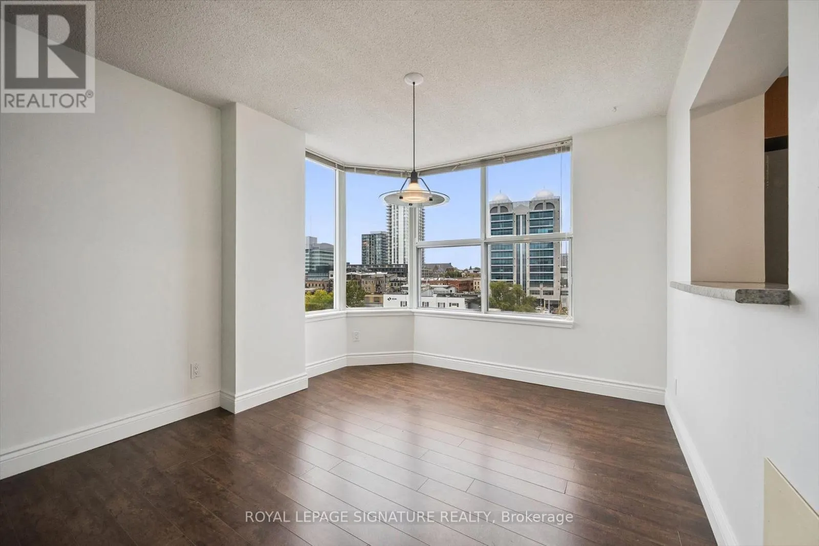 401 - 150 QUEEN STREET S