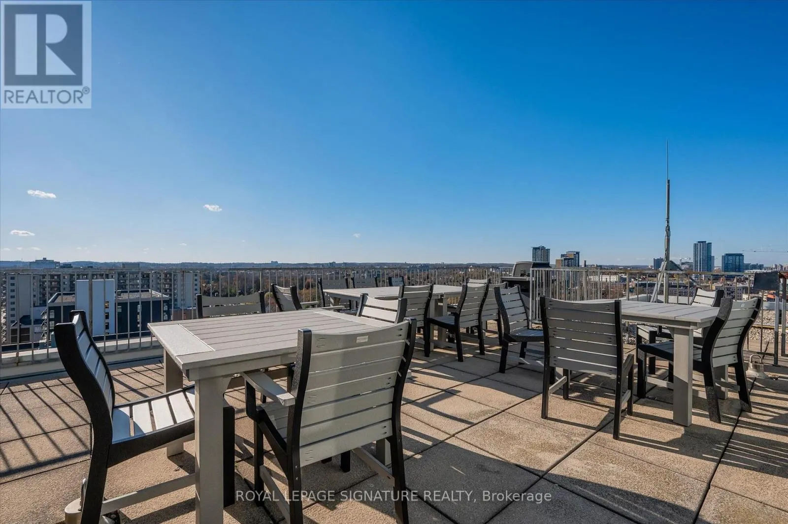 401 - 150 QUEEN STREET S