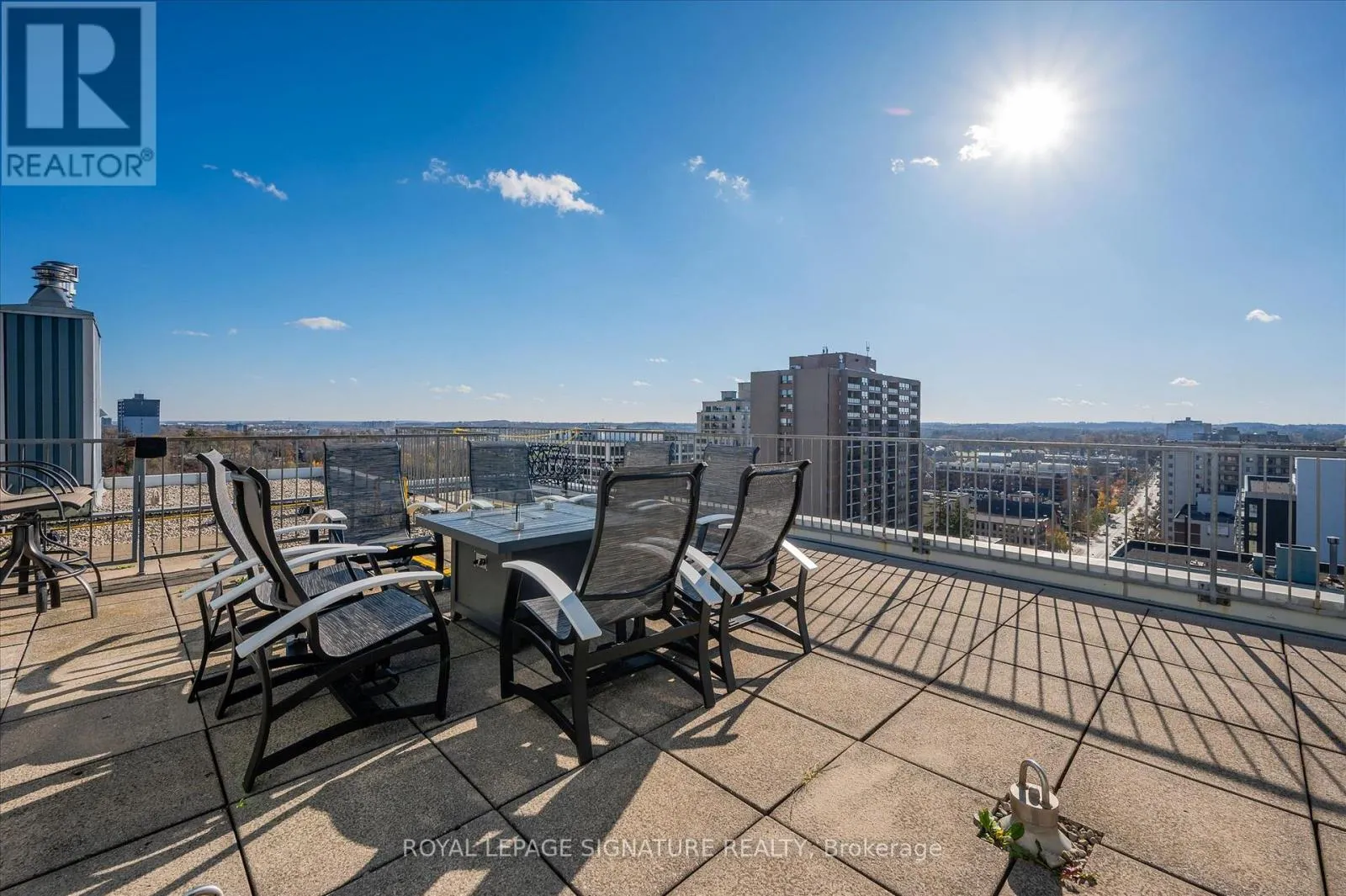 401 - 150 QUEEN STREET S
