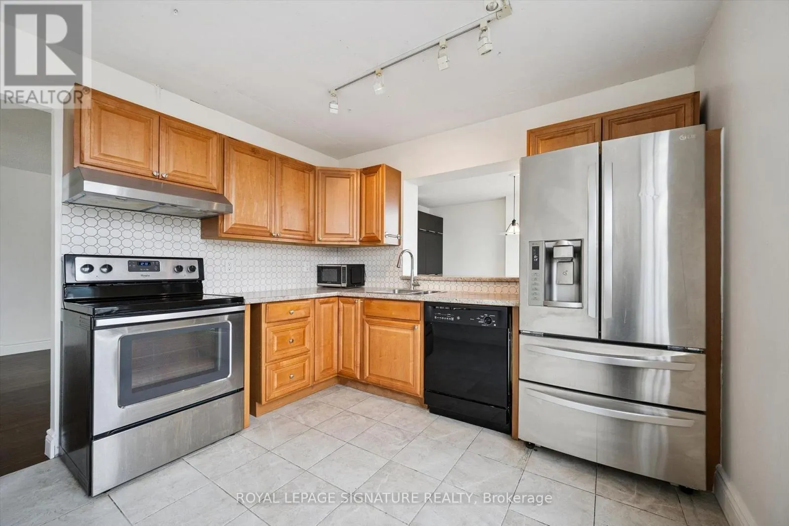 401 - 150 QUEEN STREET S