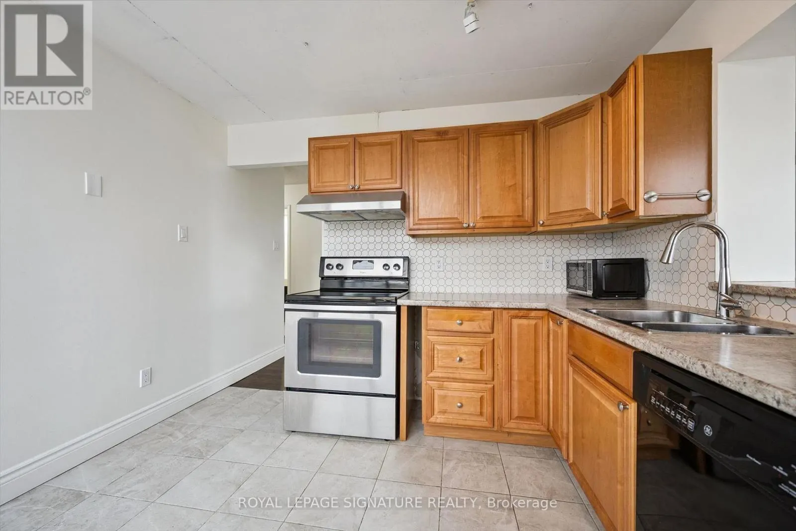 401 - 150 QUEEN STREET S
