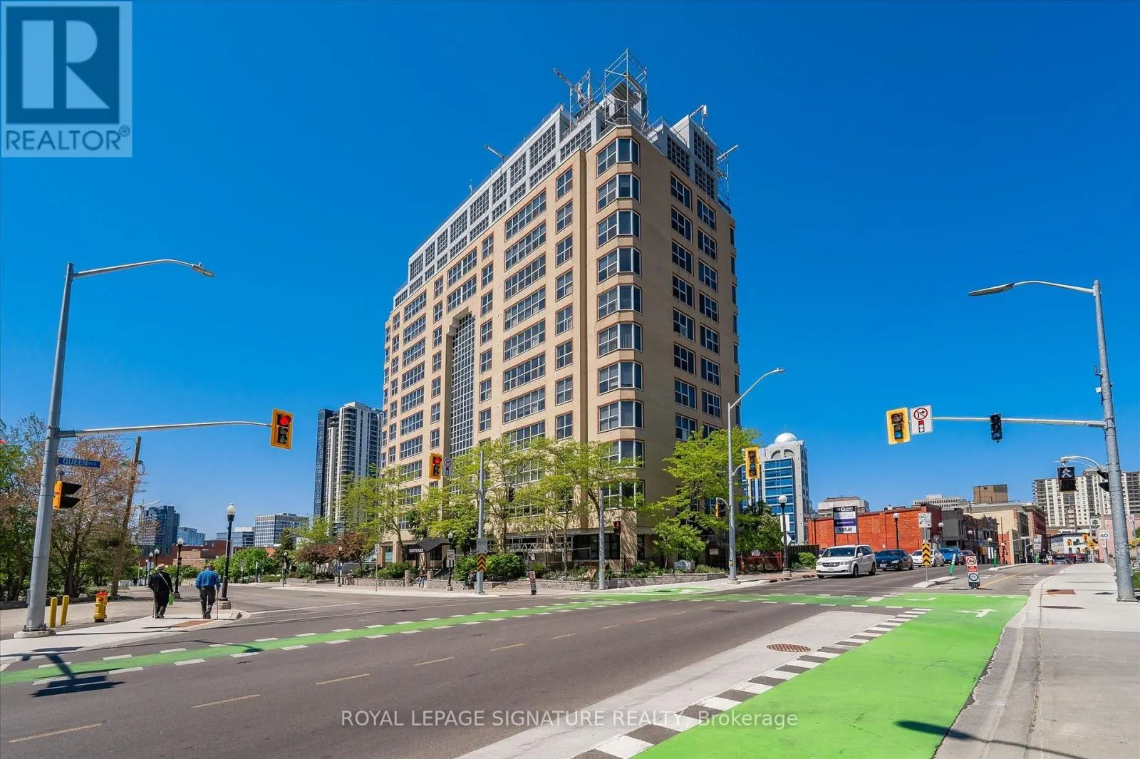 401 - 150 QUEEN STREET S