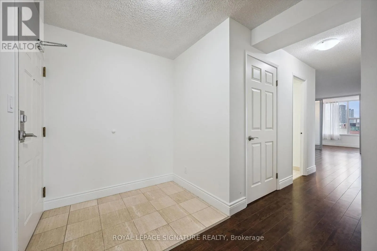 401 - 150 QUEEN STREET S