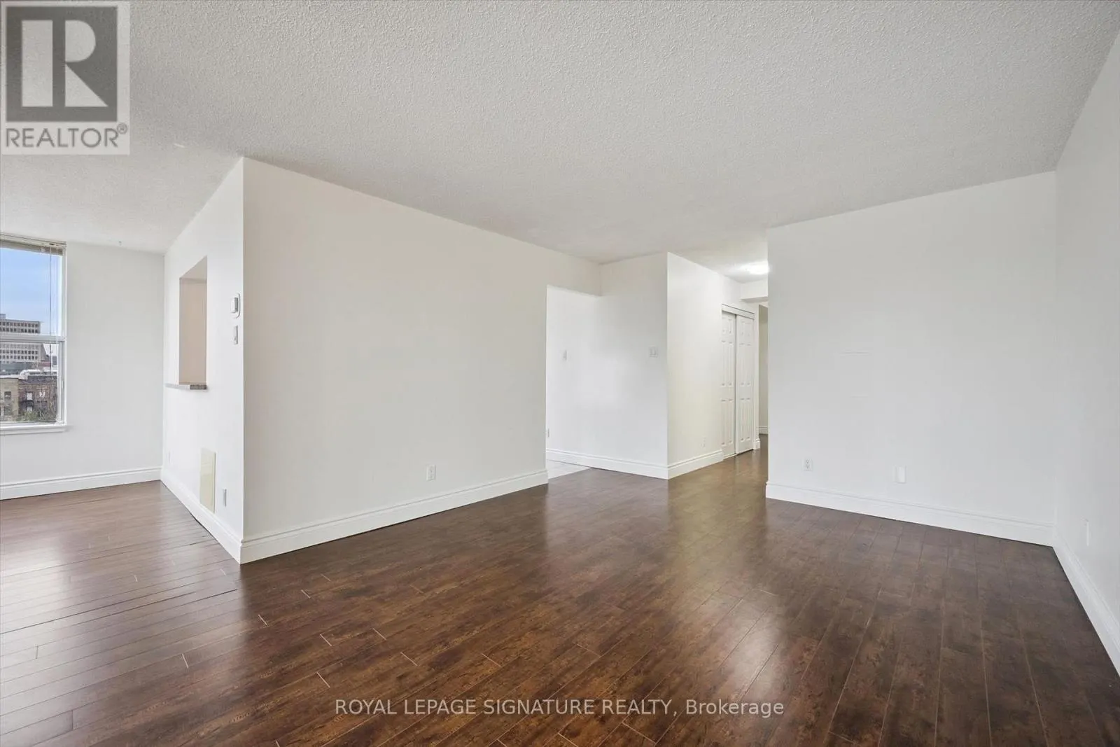 401 - 150 QUEEN STREET S