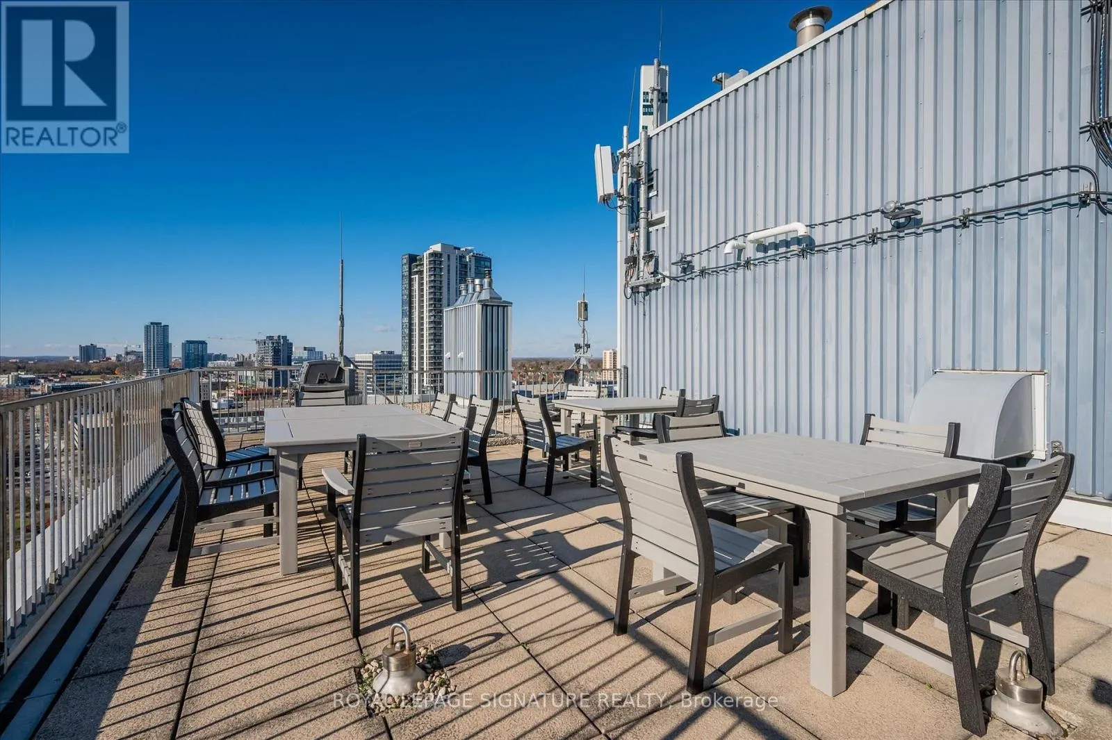 401 - 150 QUEEN STREET S