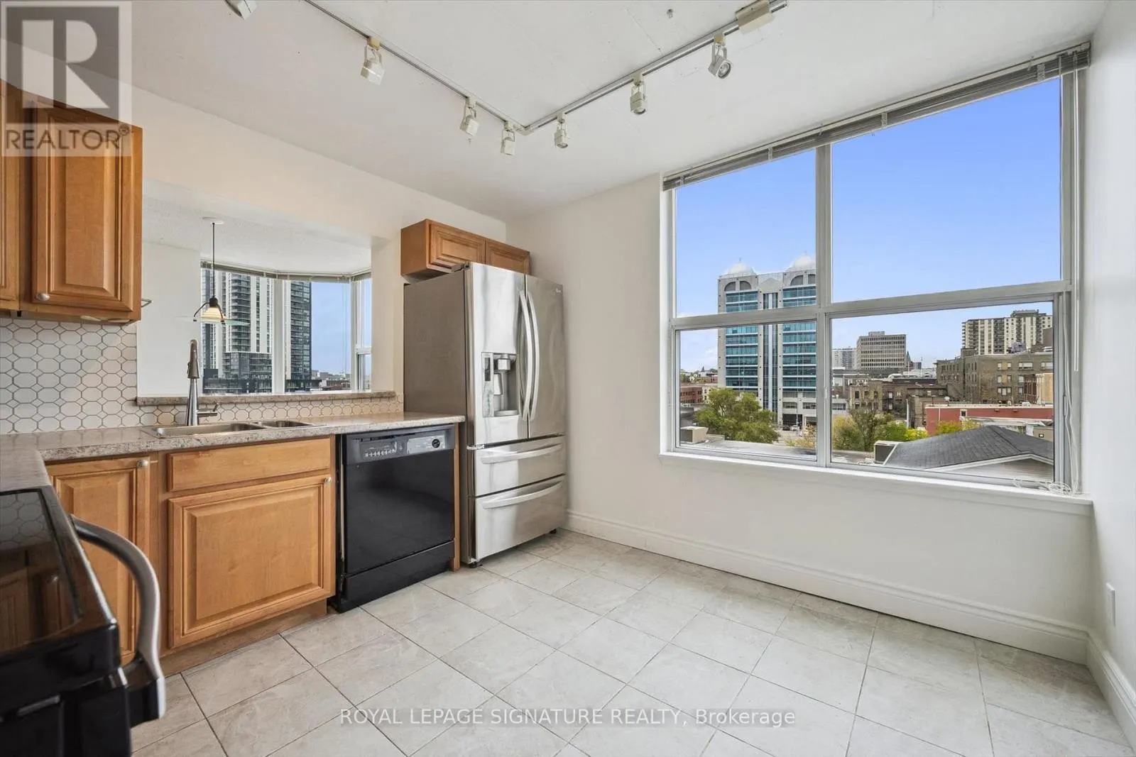 401 - 150 QUEEN STREET S