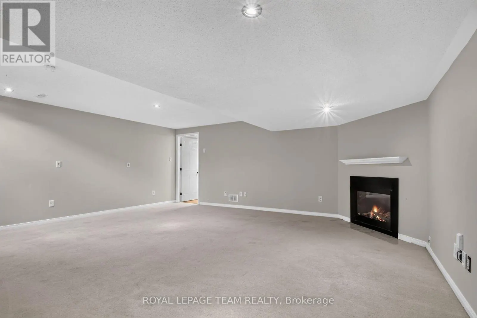 3 CHANTILLY GATE
