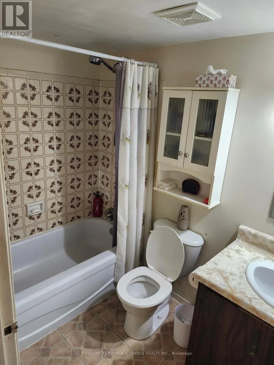 213 - 72 MAIN STREET E