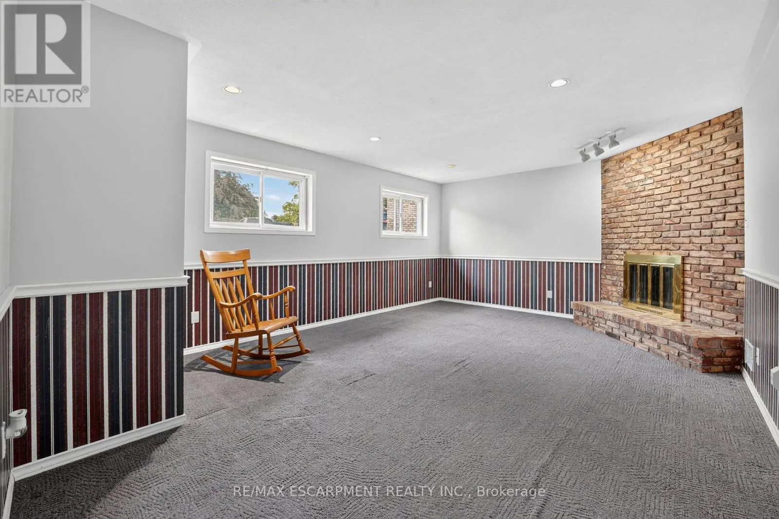 5 BROOKS CIRCLE