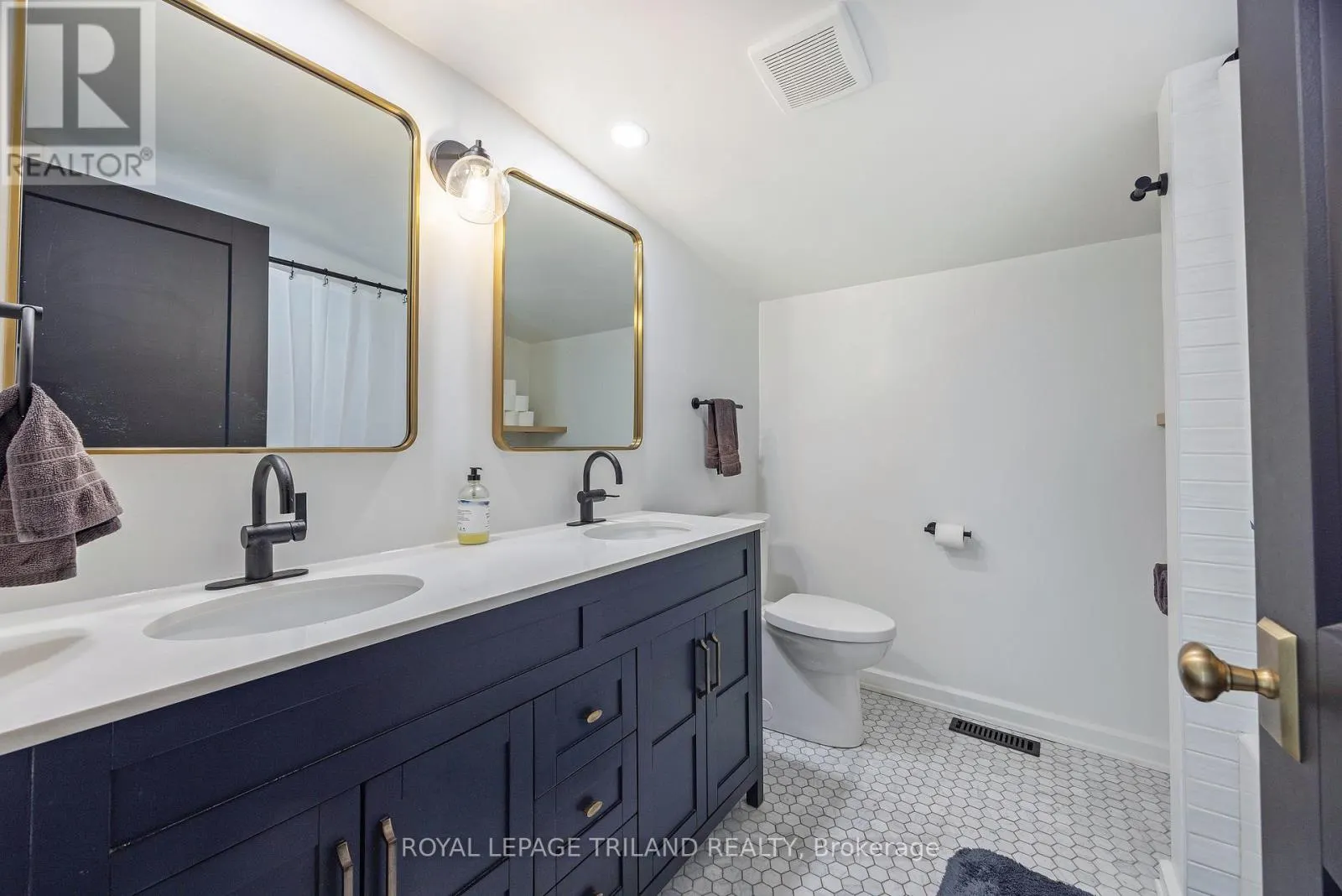 5 MCKENZIE AVENUE