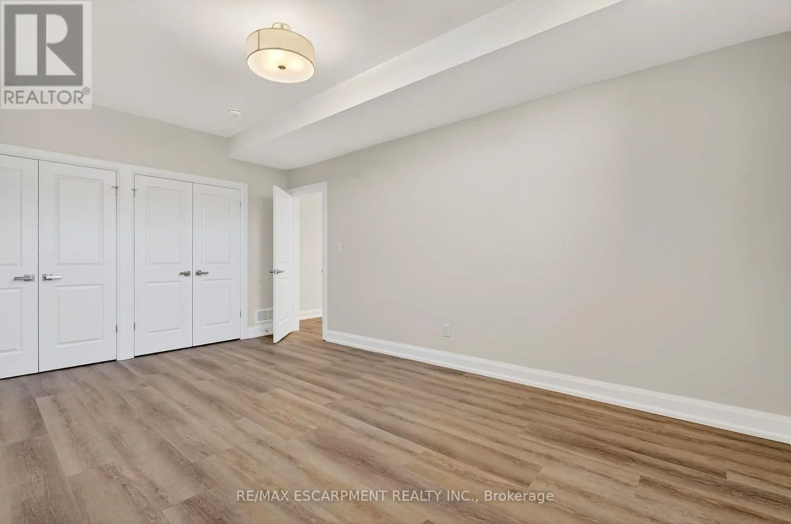 6192 CURLIN CRESCENT