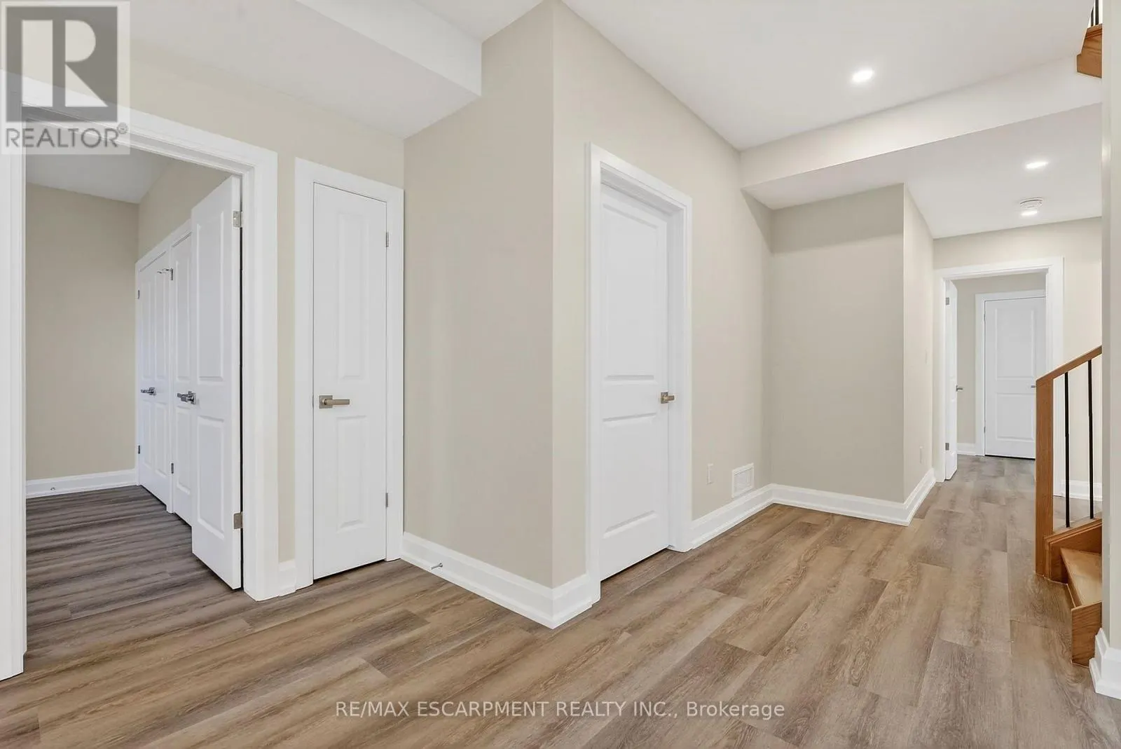 6192 CURLIN CRESCENT