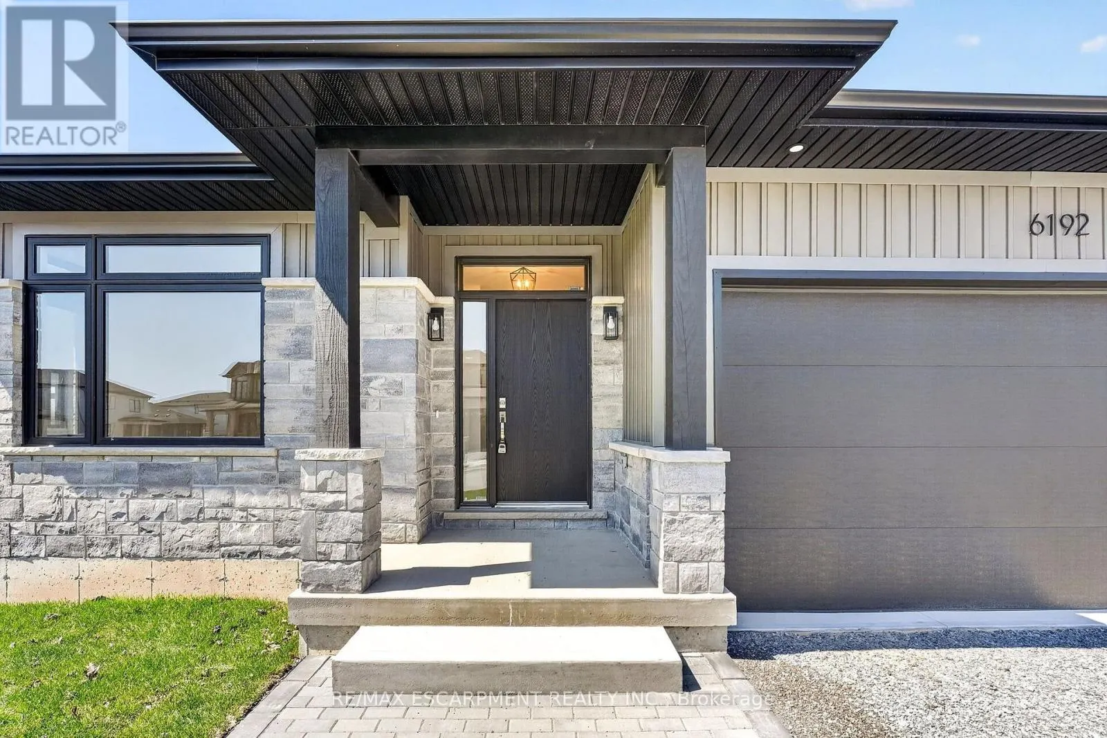 6192 CURLIN CRESCENT