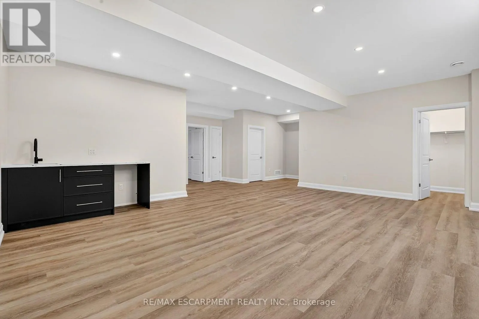 6192 CURLIN CRESCENT