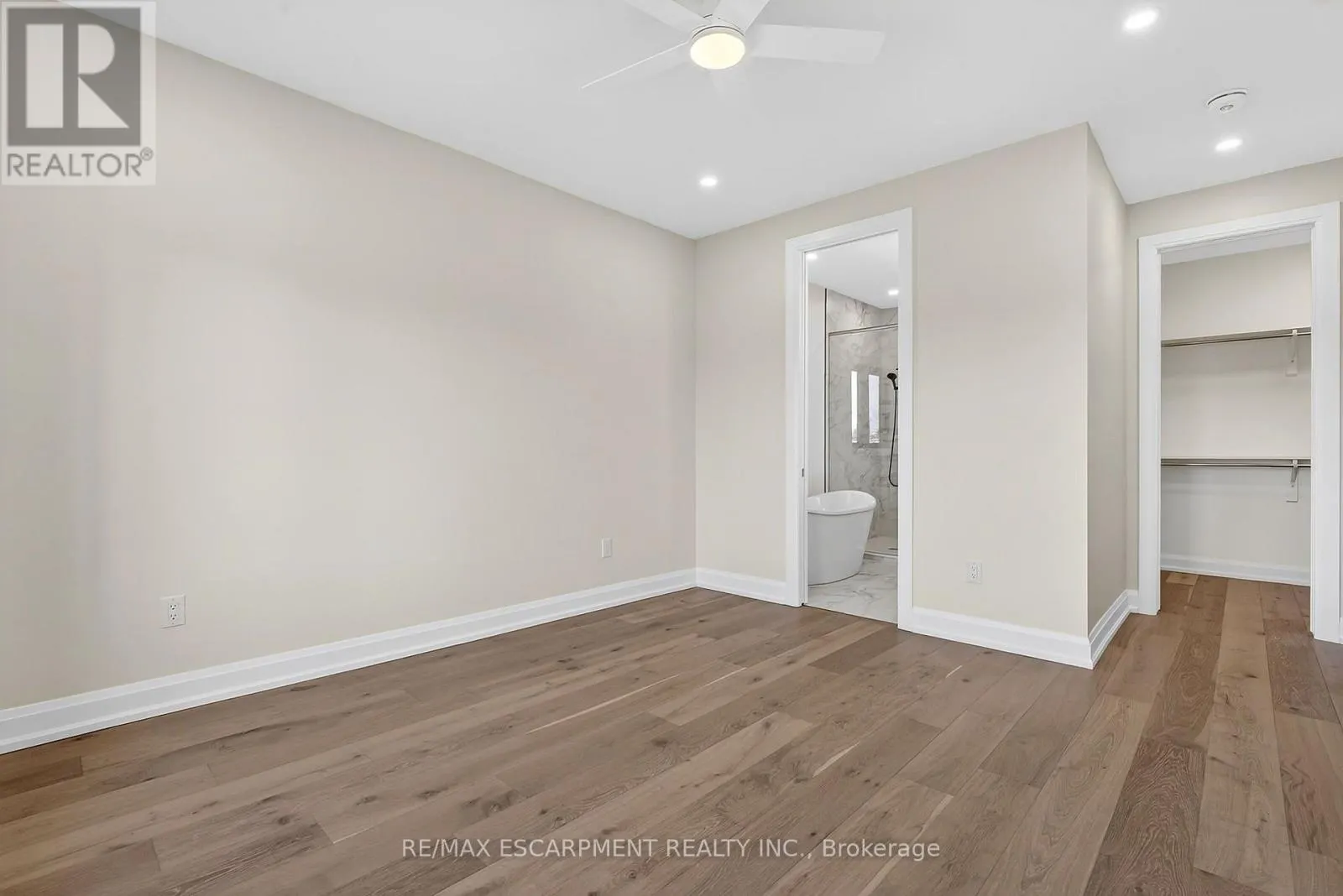 6192 CURLIN CRESCENT