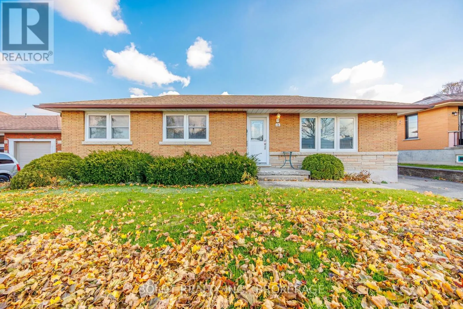 24 WINSLOW CRESCENT