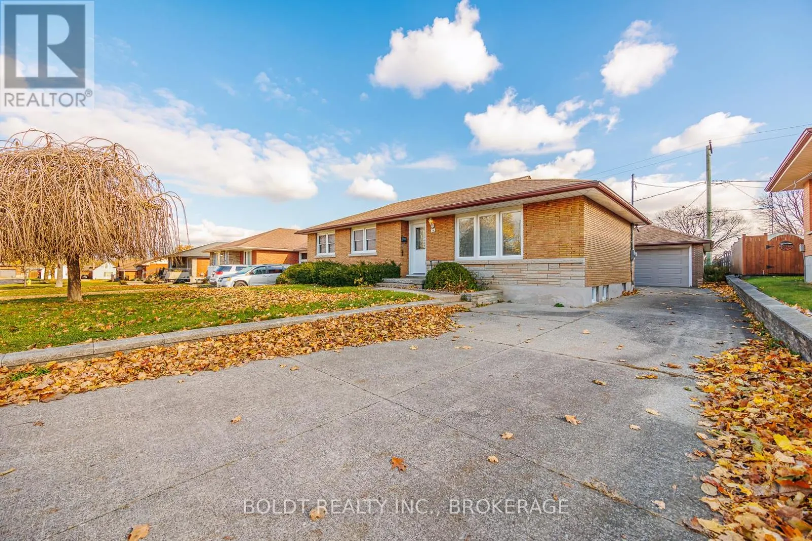 24 WINSLOW CRESCENT