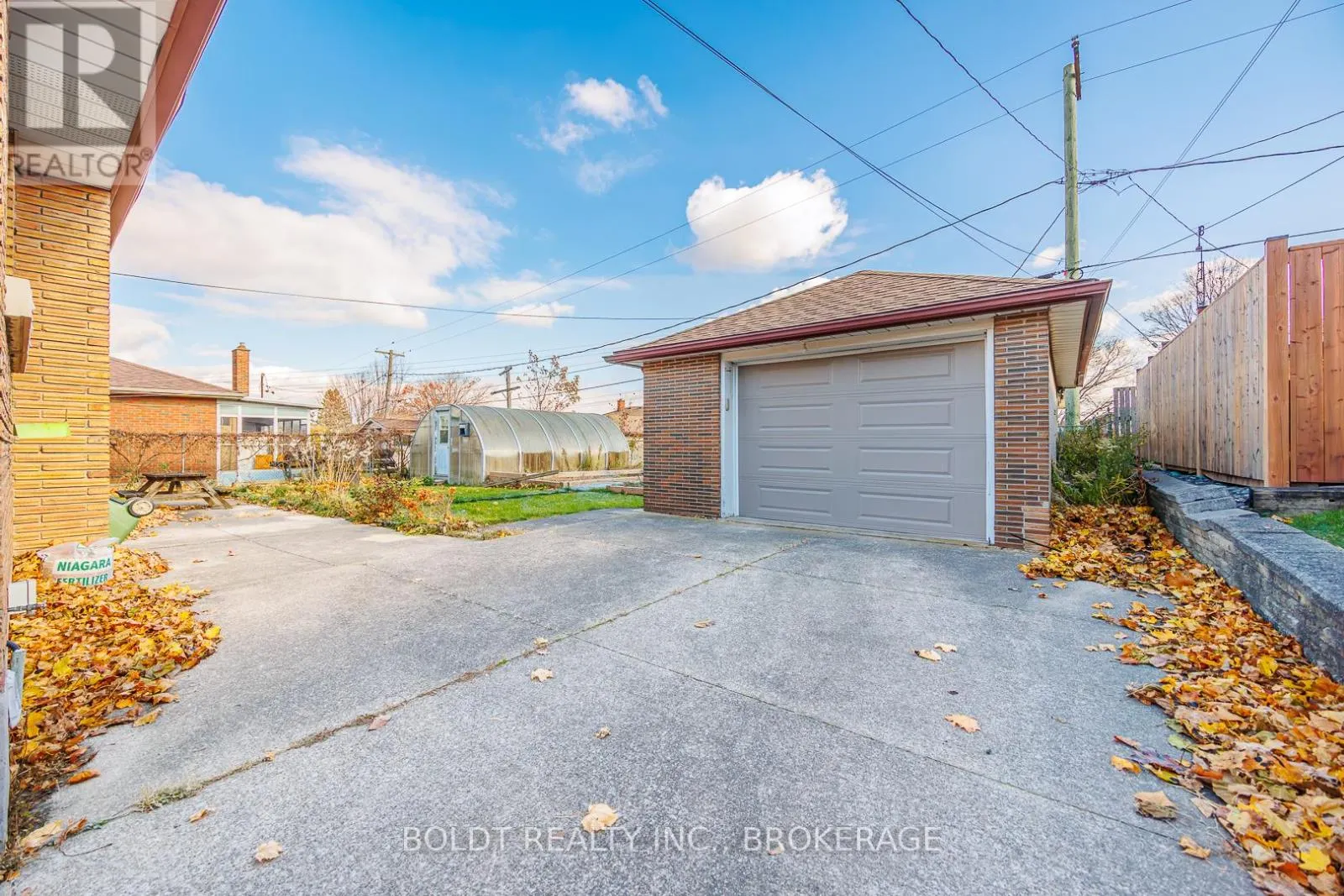 24 WINSLOW CRESCENT