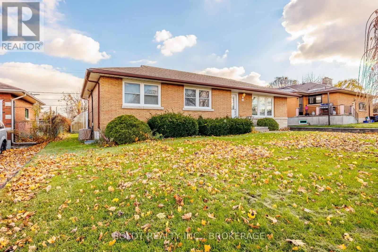 24 WINSLOW CRESCENT