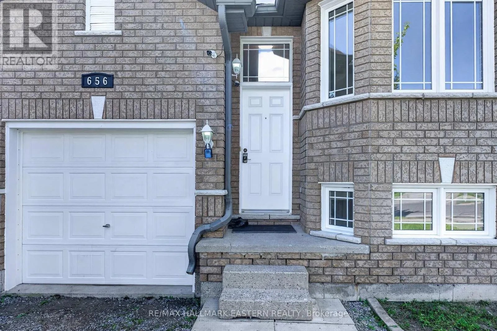 656 CLANCY CRESCENT