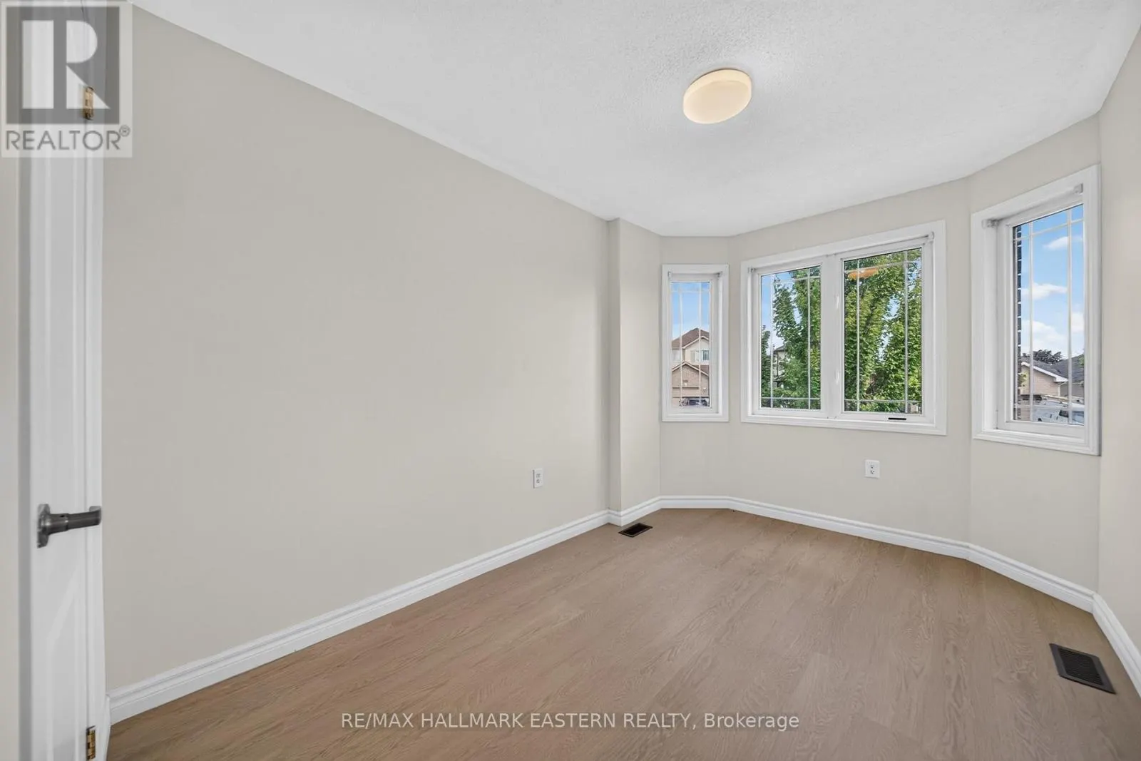 656 CLANCY CRESCENT