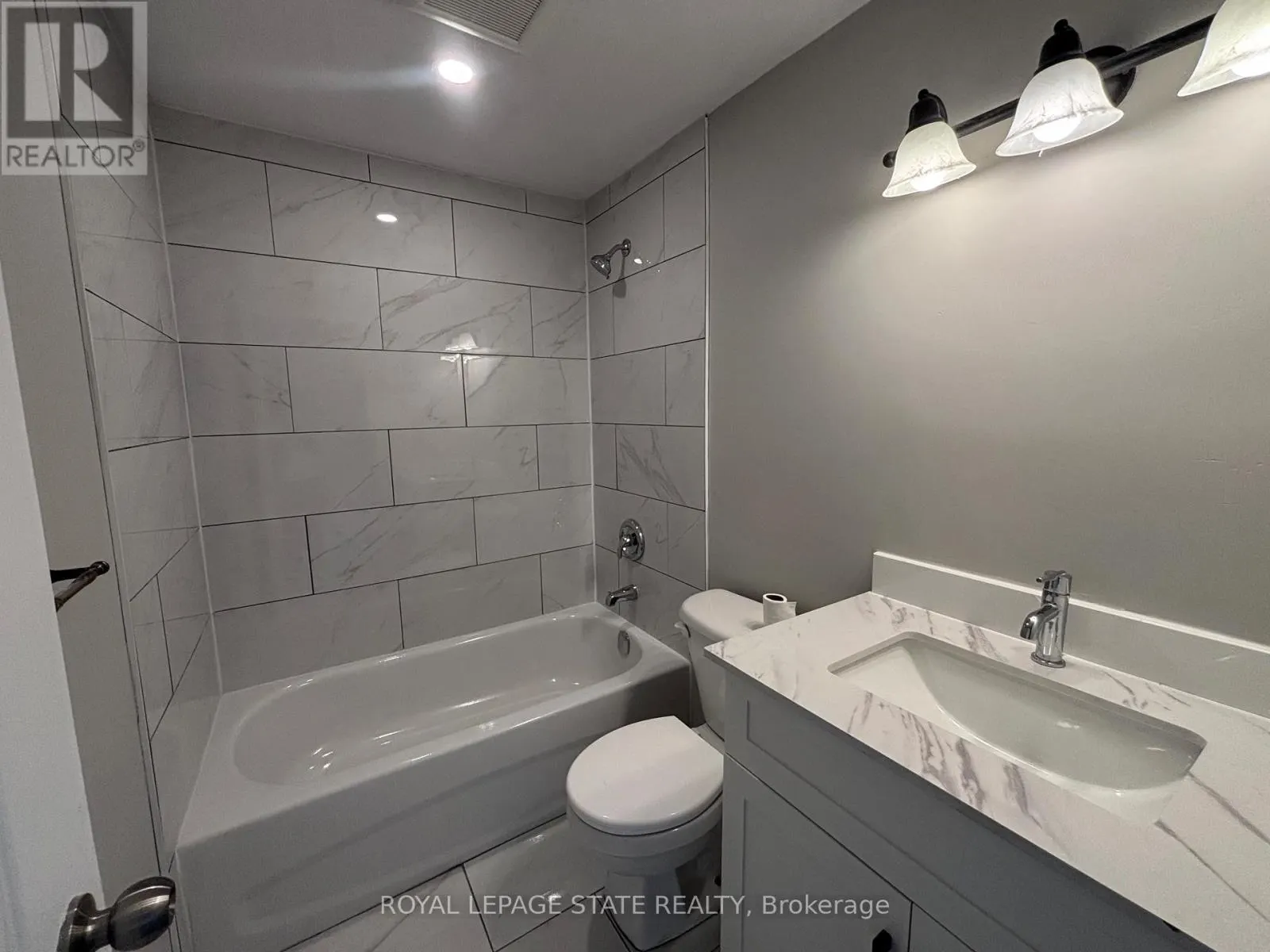 4 - 153 LIMERIDGE ROAD W