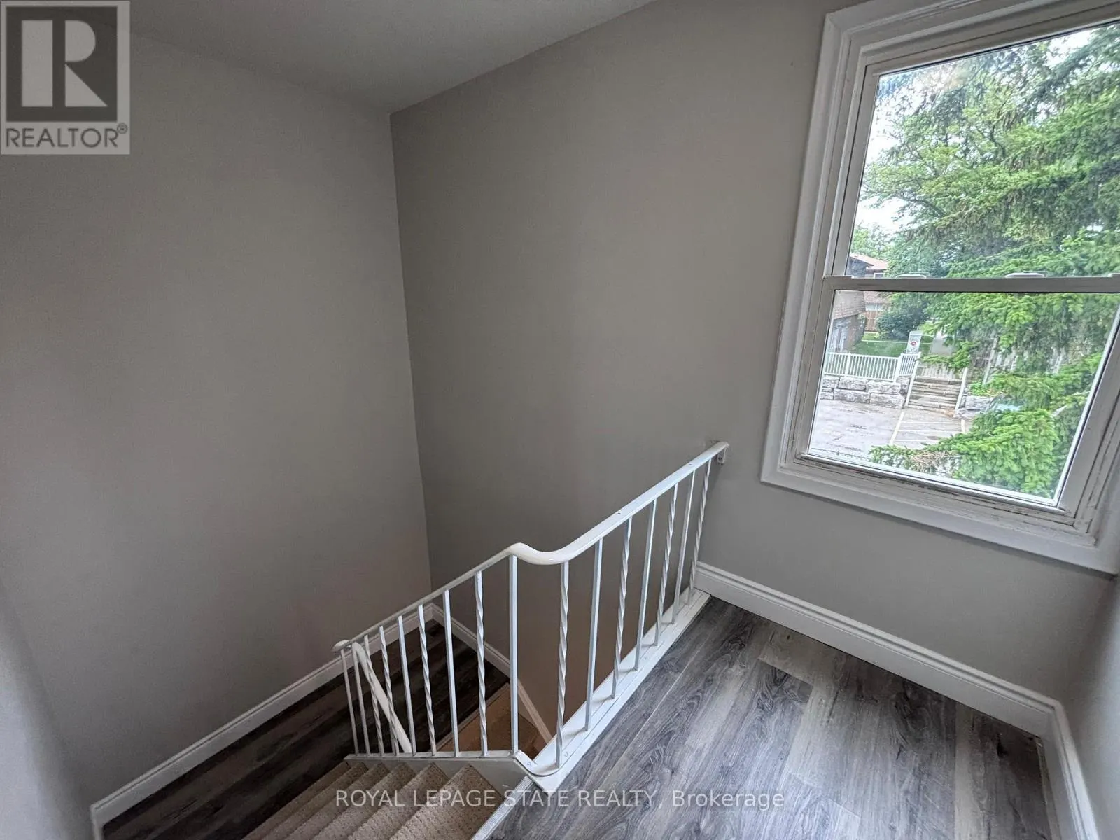4 - 153 LIMERIDGE ROAD W