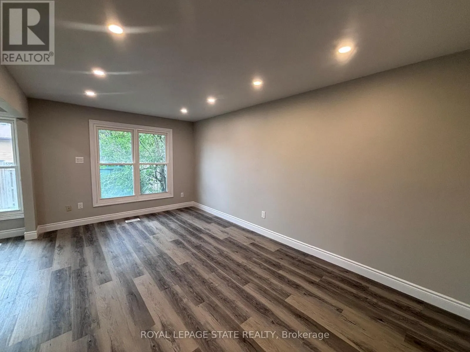 4 - 153 LIMERIDGE ROAD W