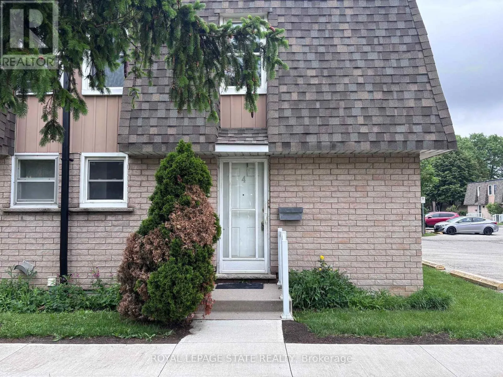 4 - 153 LIMERIDGE ROAD W