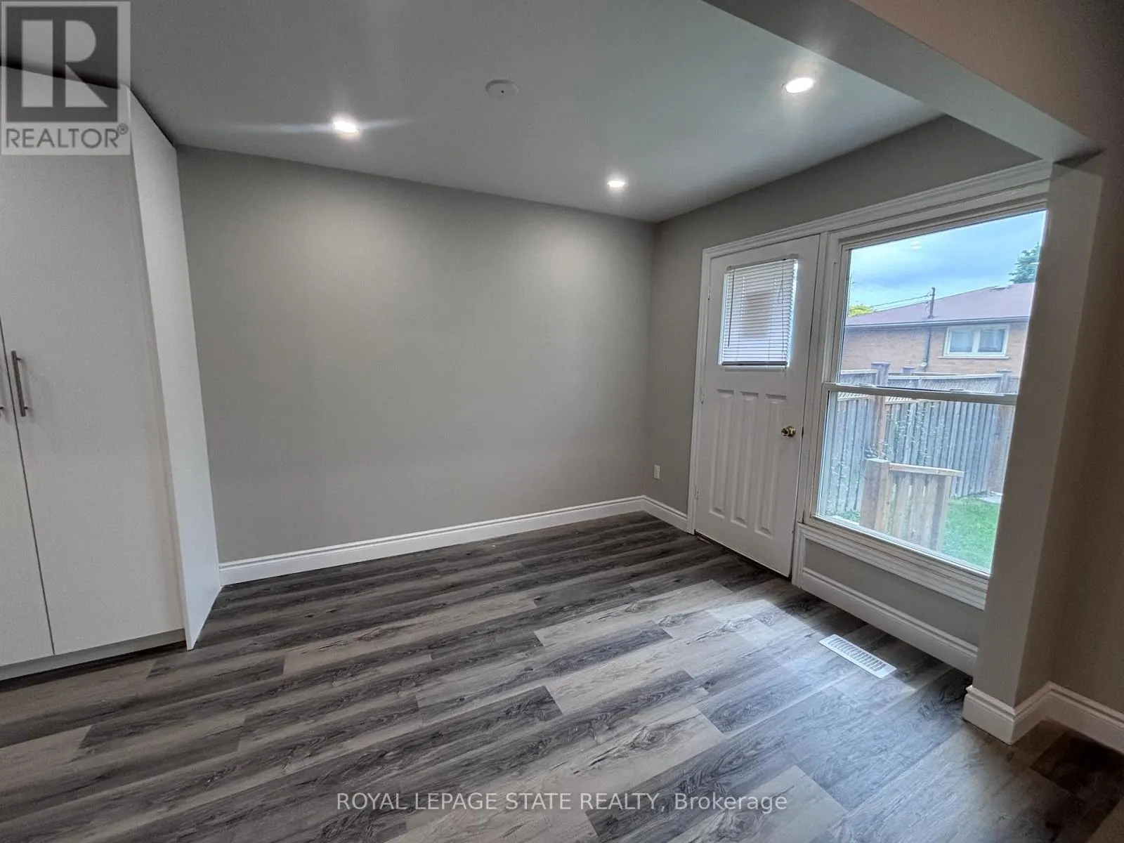 4 - 153 LIMERIDGE ROAD W