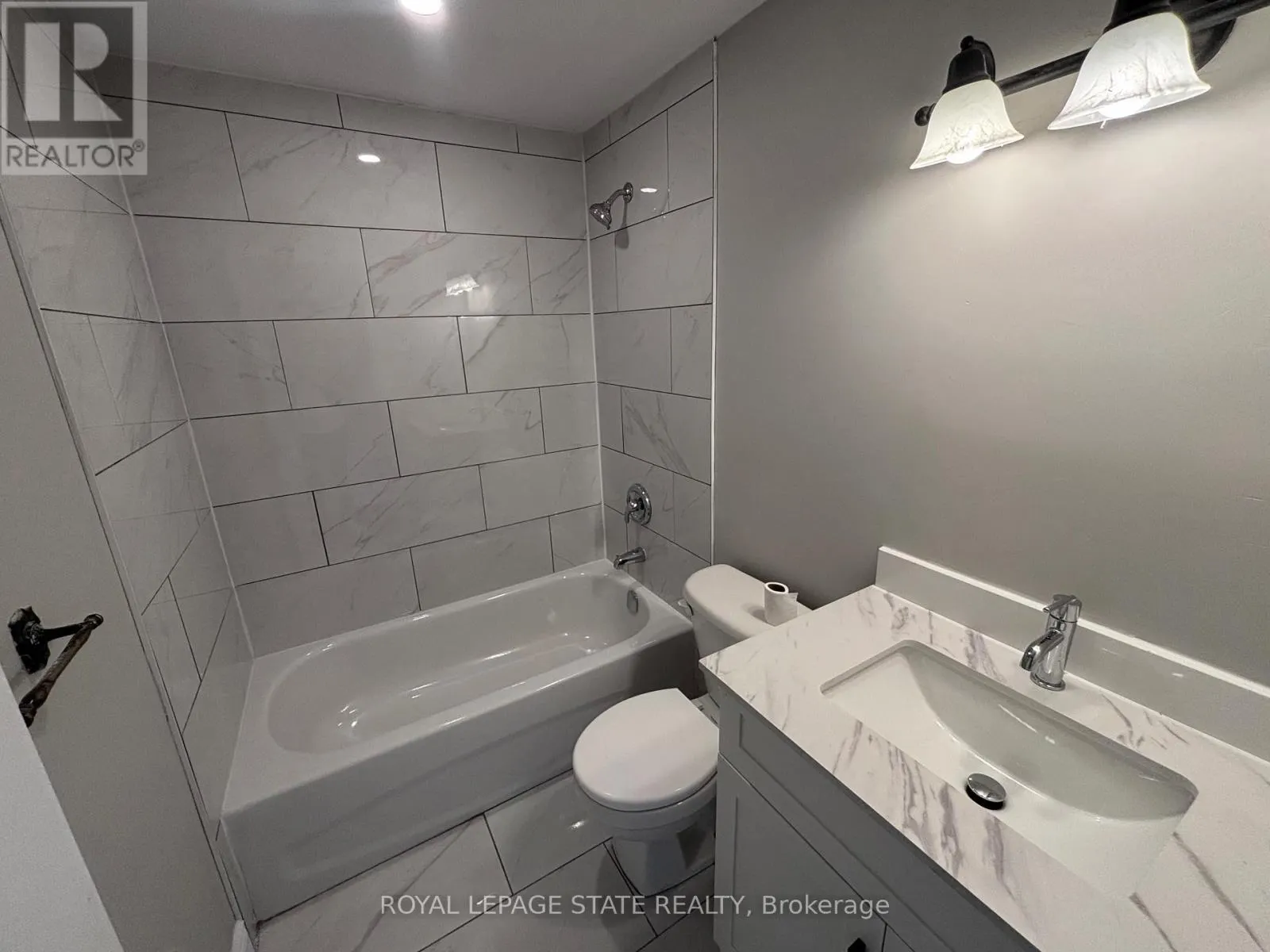4 - 153 LIMERIDGE ROAD W